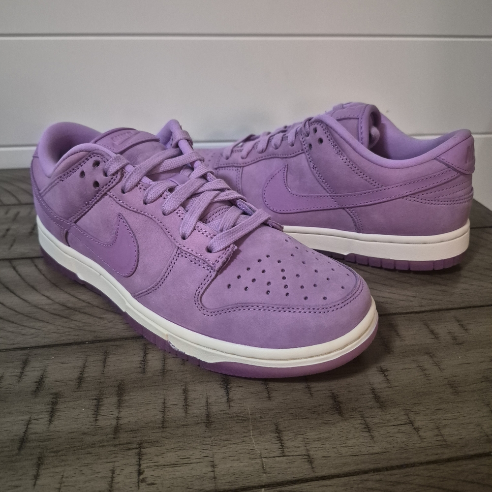 Nike Women's Low Top Sneakers in Lavender